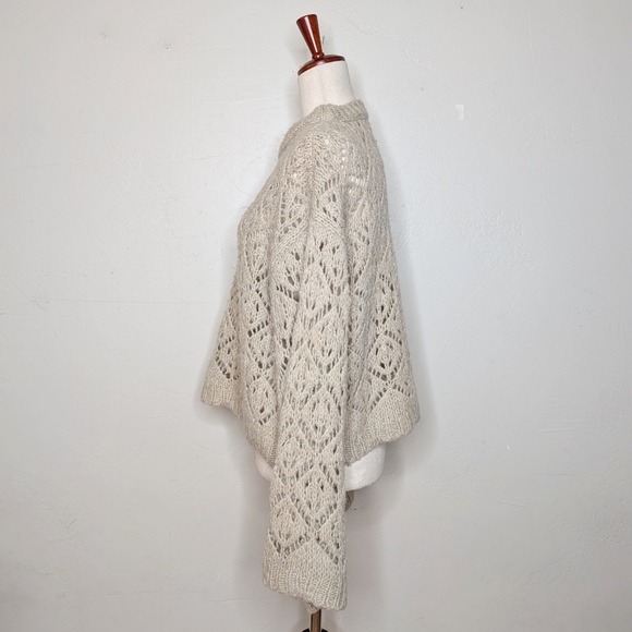 Zara Crew Neck Bell Sleeve Cropped Crocheted Knit Sweater Size Medium‎ - Picture 4 of 7